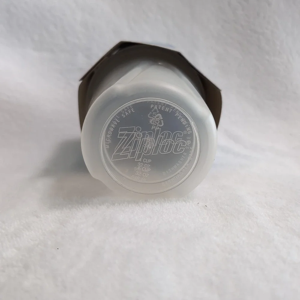 Ziploc Twist n Loc 2 Medium 32 oz Round 1 Quart 4 Cup Containers & Lids NEW 2005